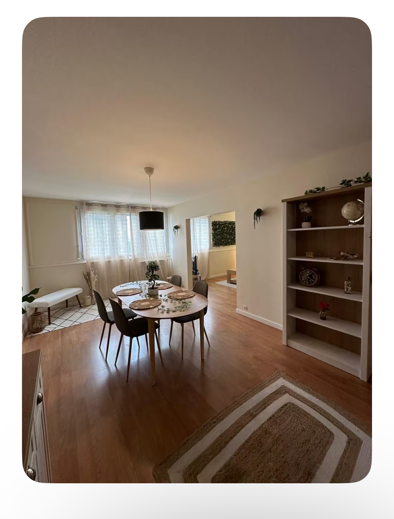 Appartement en France, 2023 — salle à manger
